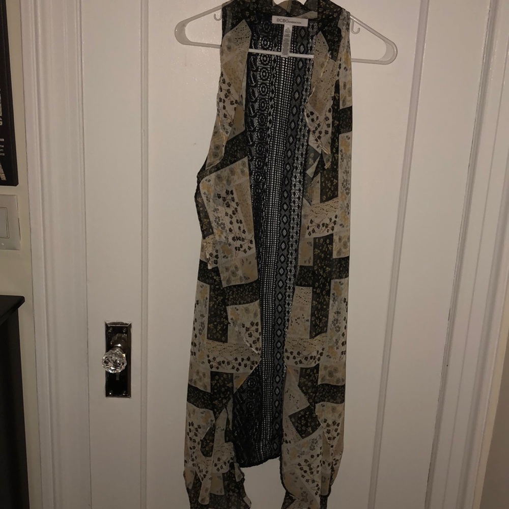 BCBG sleeveless Kimono